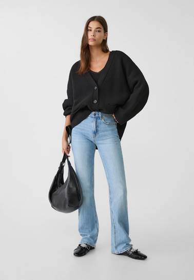 Prendas para el Black Friday: vaqueros de Stradivarius.